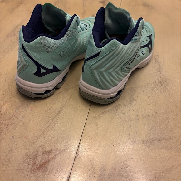 Mizuno Wave Lightning Z5 Mid Womens Light Volleyball Shoes Size 9US - Picture 4 of 9